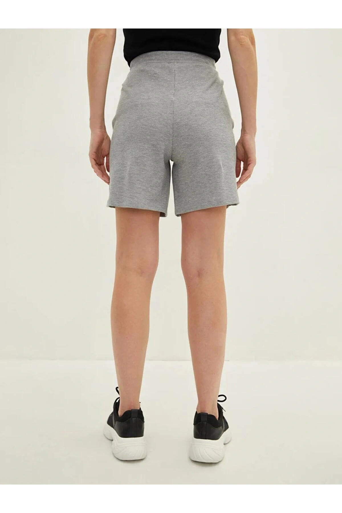 LCWAIKIKI Basic Gri Beli Lastikli Düz Cep Detaylı Kadın Şort