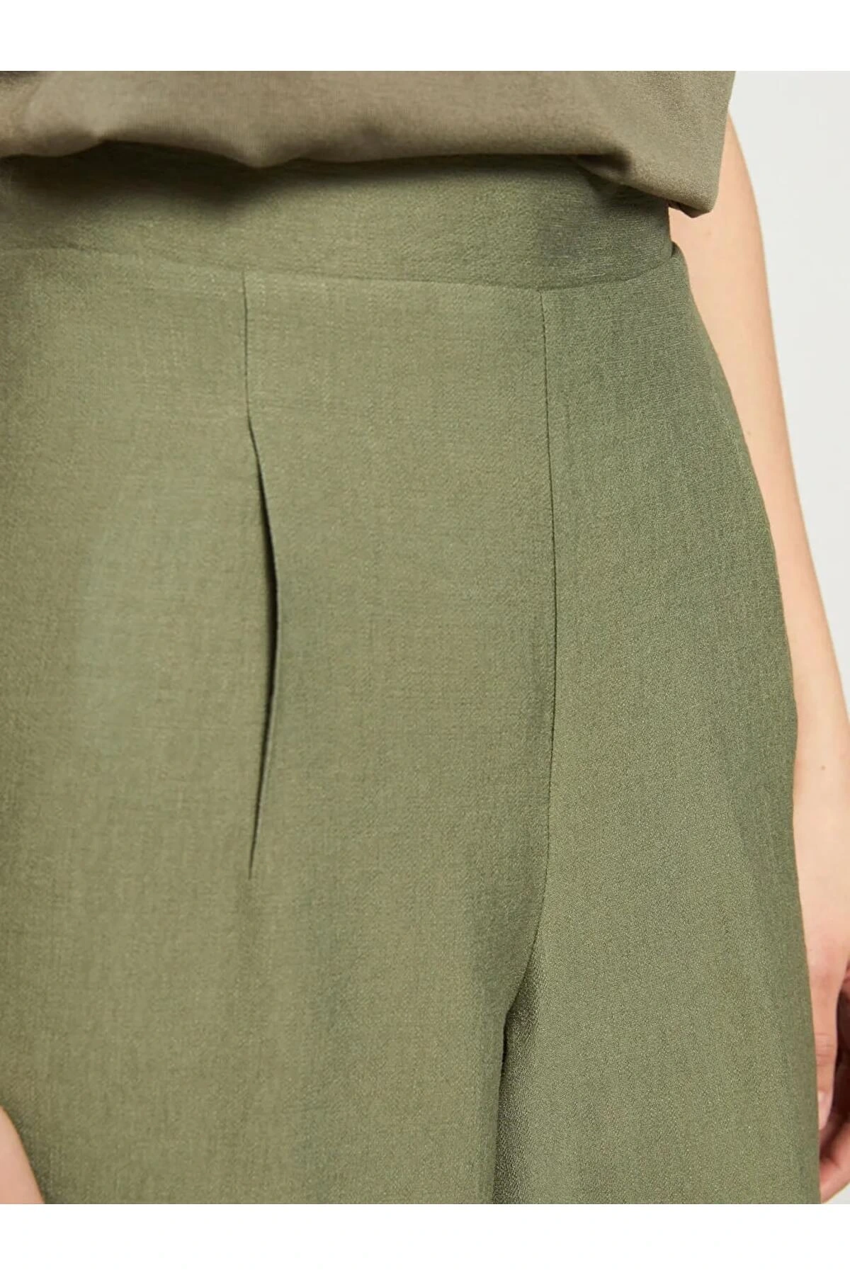 LCWAIKIKI Basic Haki Beli Lastikli Düz Cep Detaylı Kadın Şort