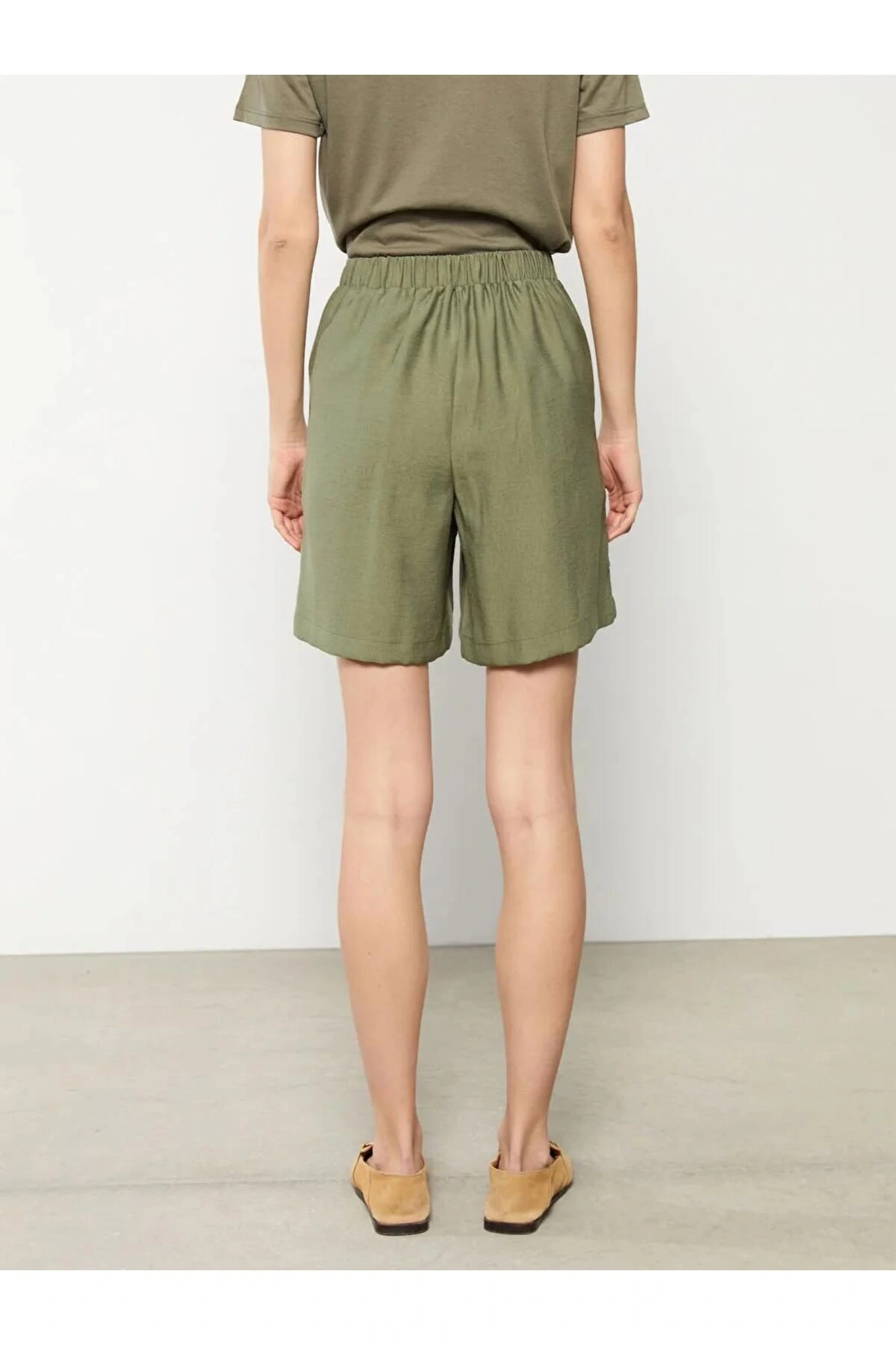 LCWAIKIKI Basic Haki Beli Lastikli Düz Cep Detaylı Kadın Şort