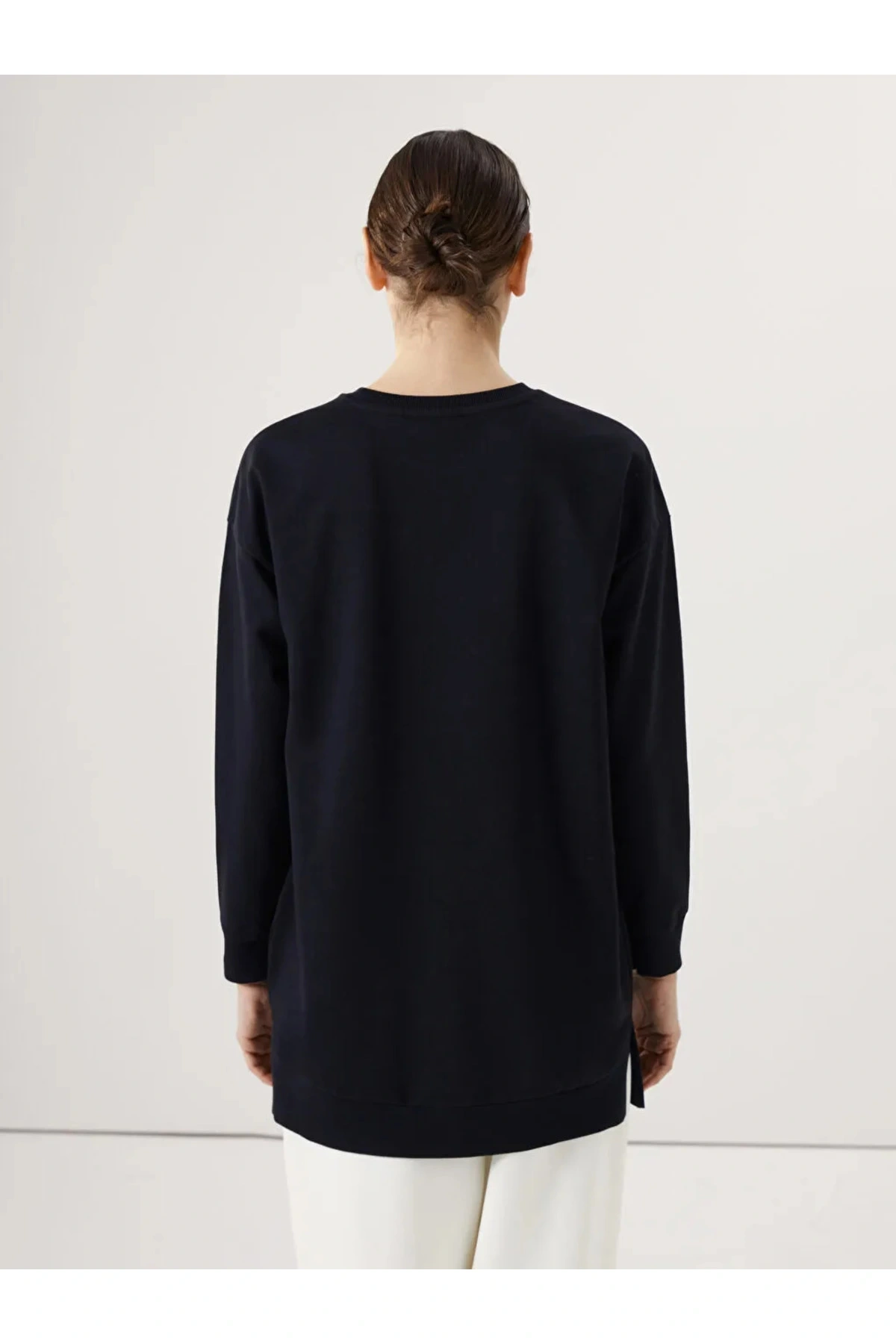 LCWAIKIKI Basic Siyah Bisiklet Yaka Pul İşlemeli Oversize Kadın Sweatshirt Tunik