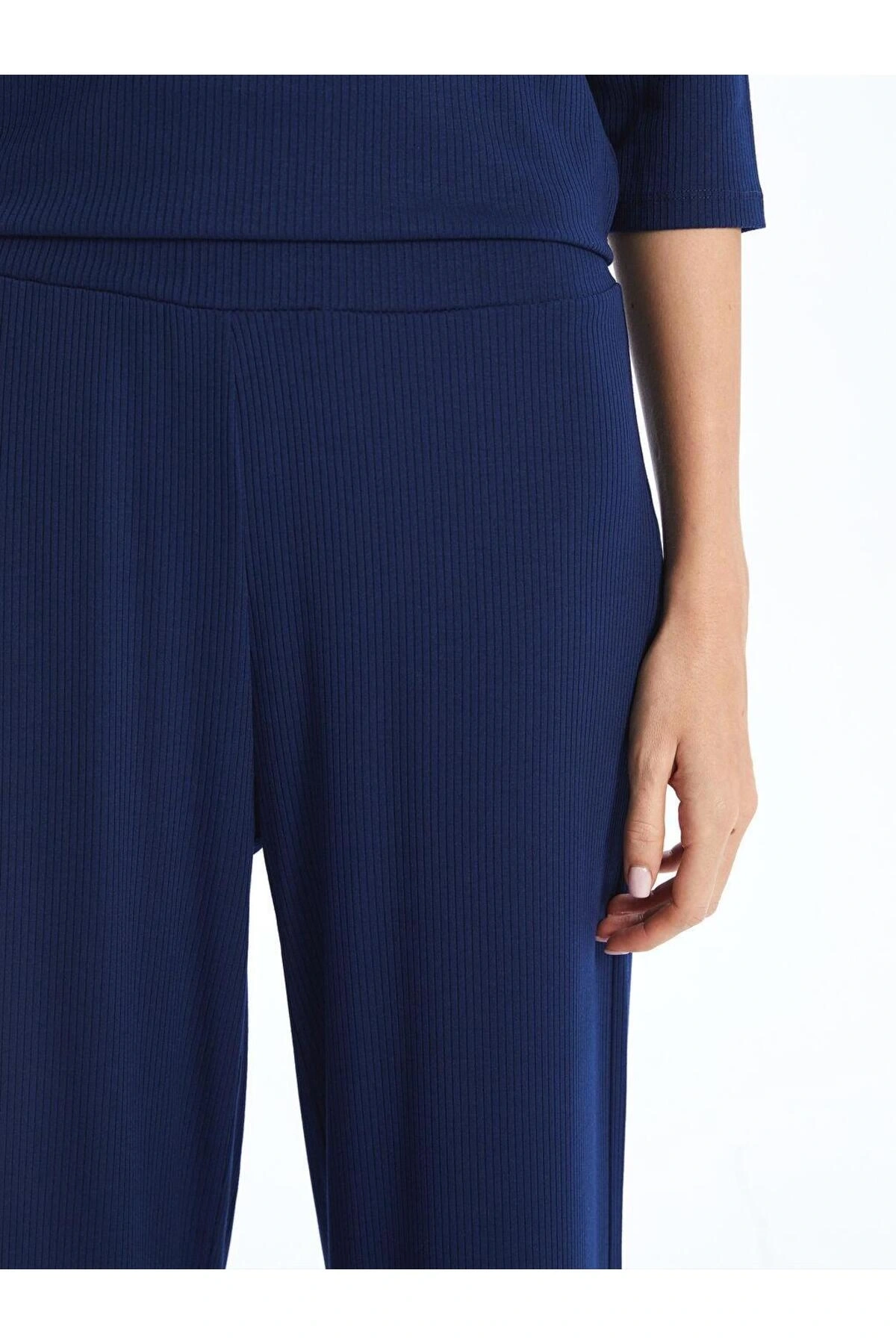 LCWAIKIKI Classic Lacivert Beli Lastikli Geniş Paça Kadın Pantolon
