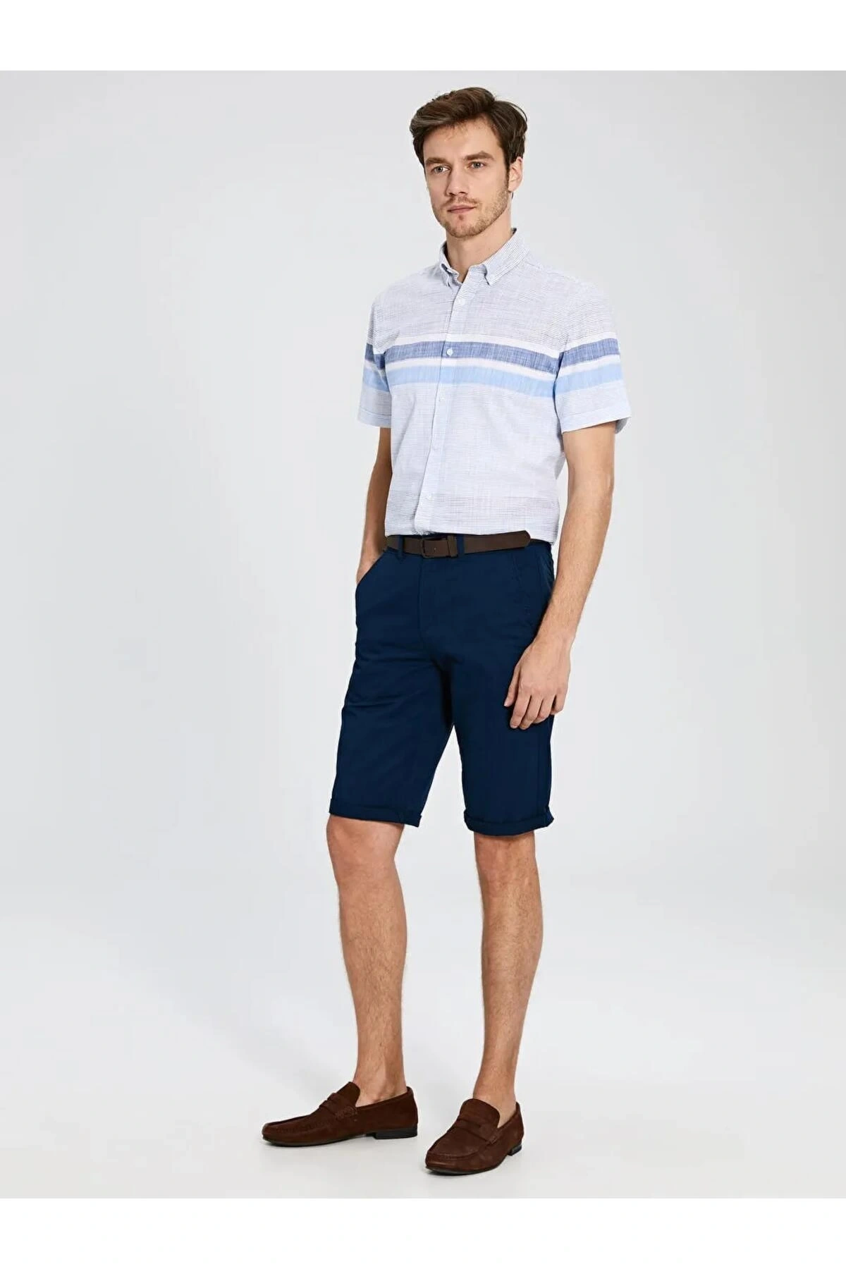 LCWAIKIKI Classic Lacivert Standart Kalıp Gabardin Erkek Şort