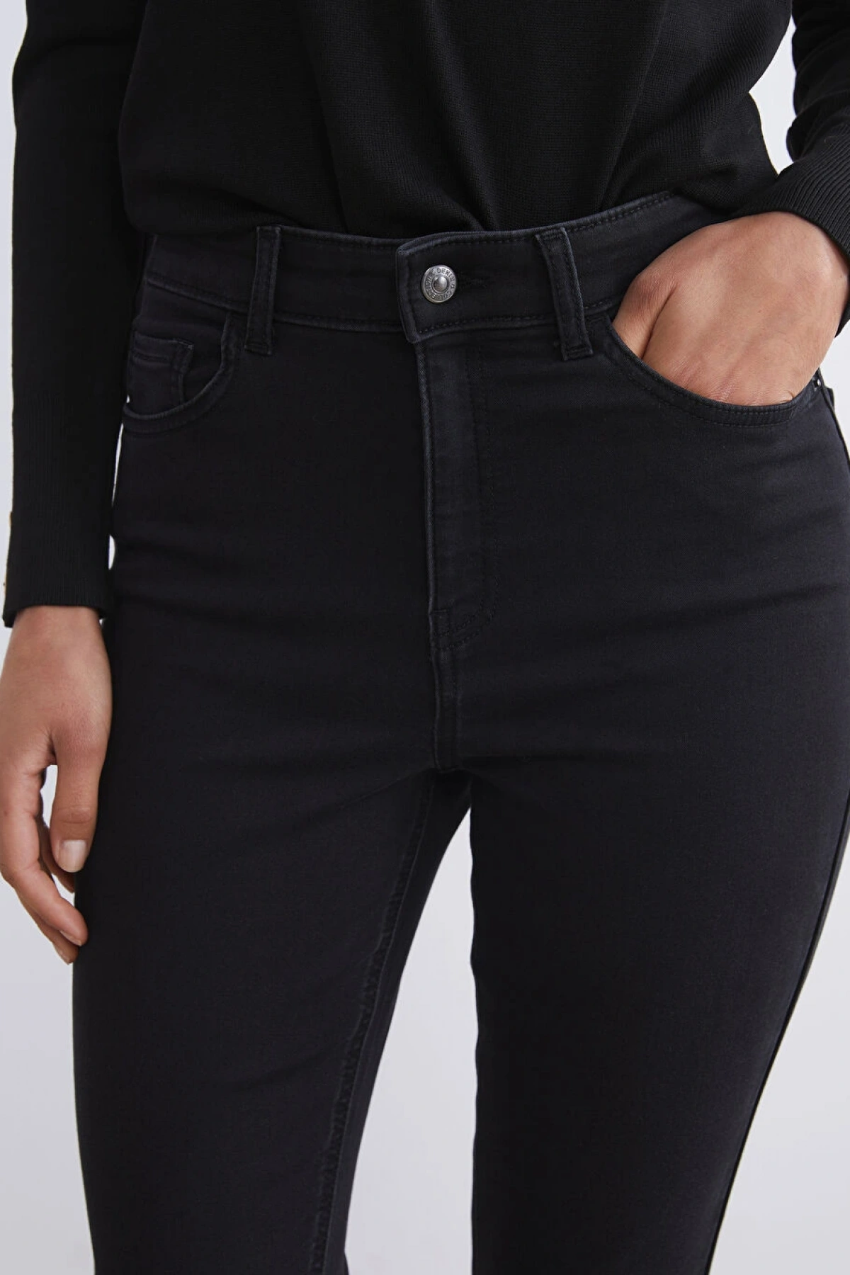 LCWAIKIKI Classic Siyah Slim Fit Kadın Içi Şardonlu Jean Pantolon