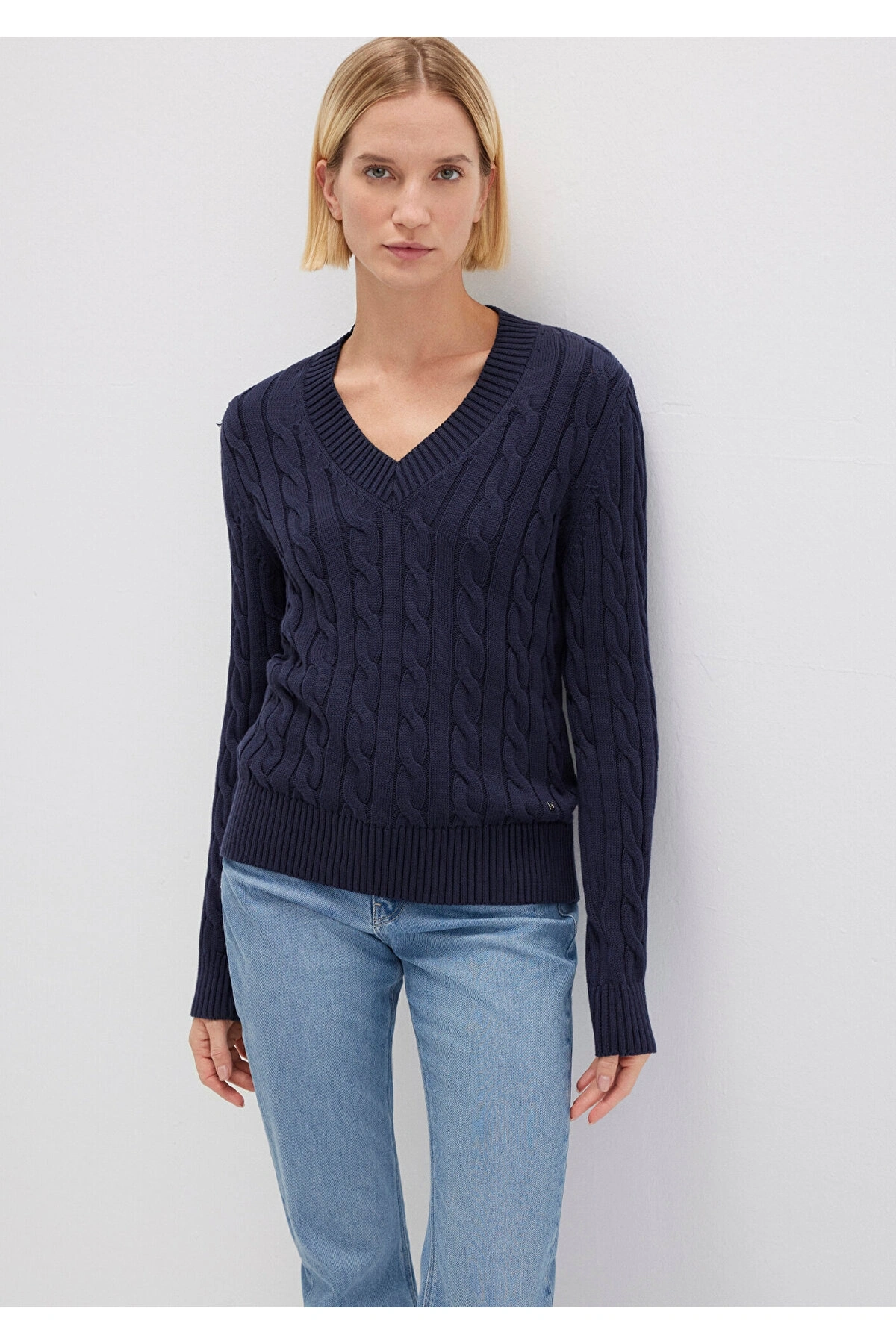 Mavi İpek Karışımlı V Yaka Lacivert Kazak Slim Fit / Dar Kesim