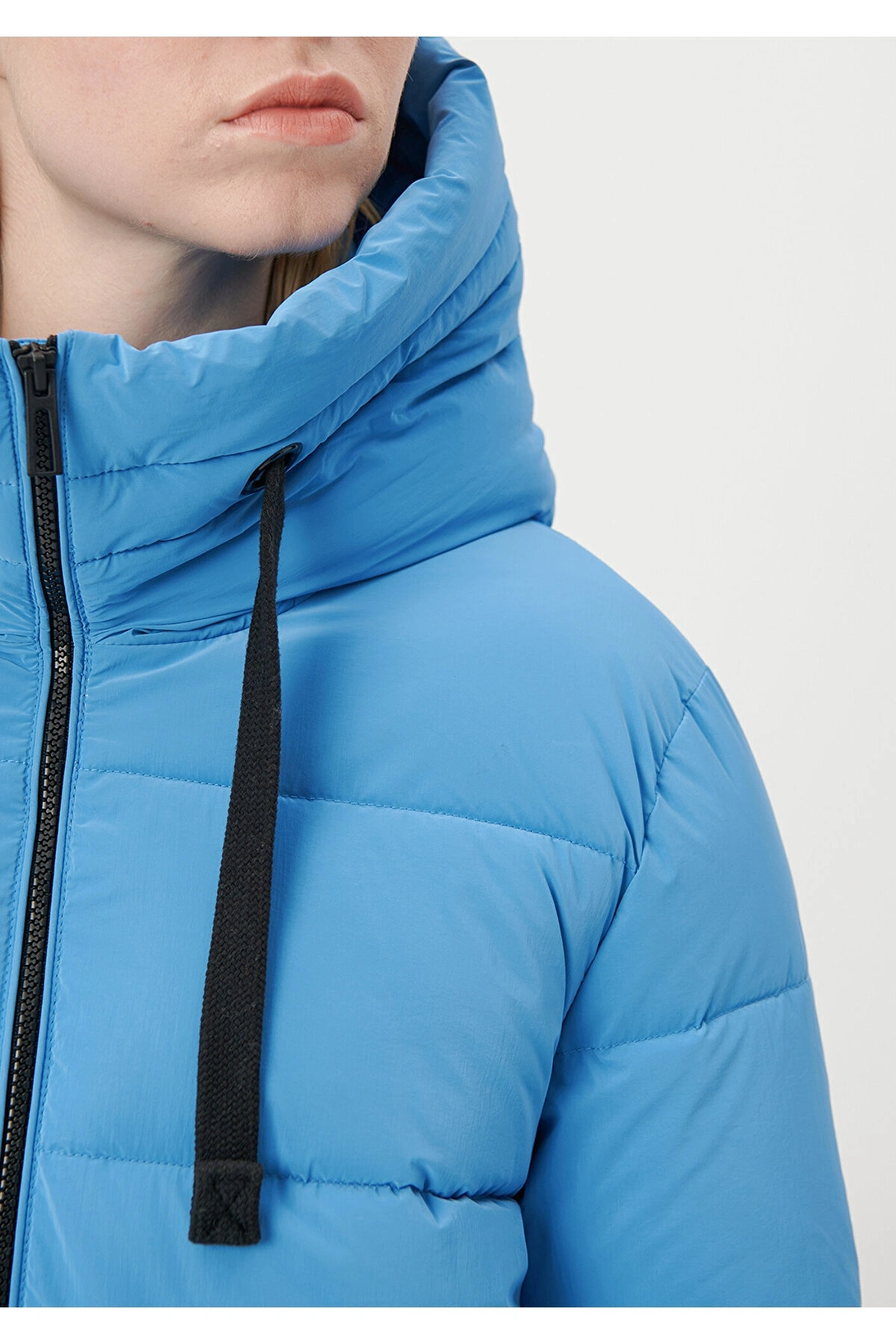 Mavi Kapüşonlu Şişme Mont