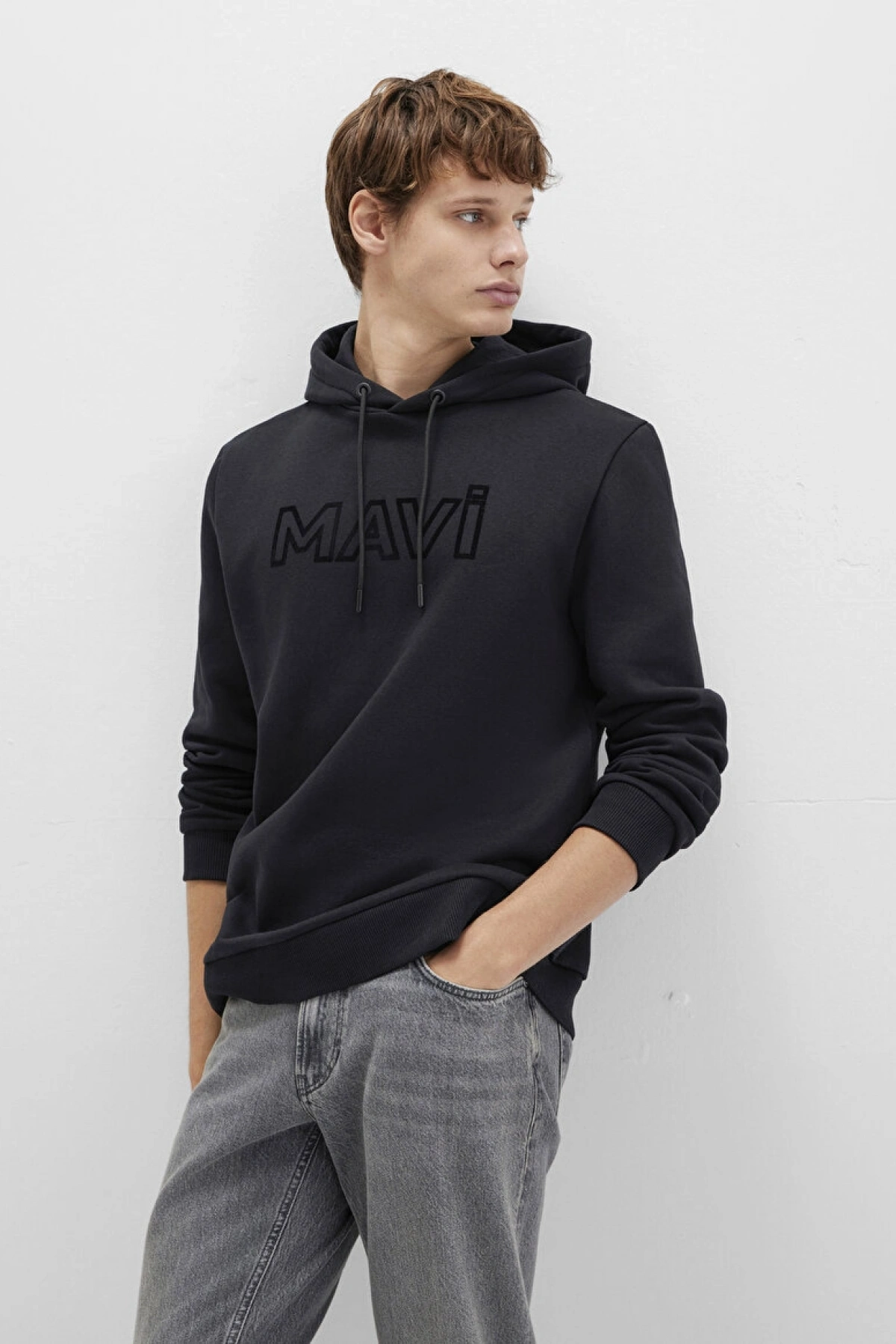 Mavi Logo Baskılı Kapüşonlu Siyah SWEATSHIRT