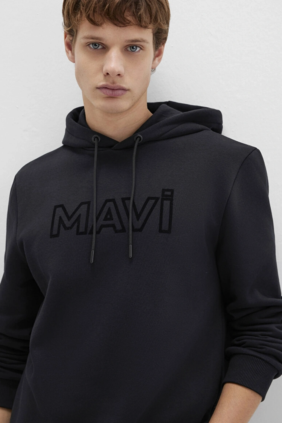 Mavi Logo Baskılı Kapüşonlu Siyah SWEATSHIRT