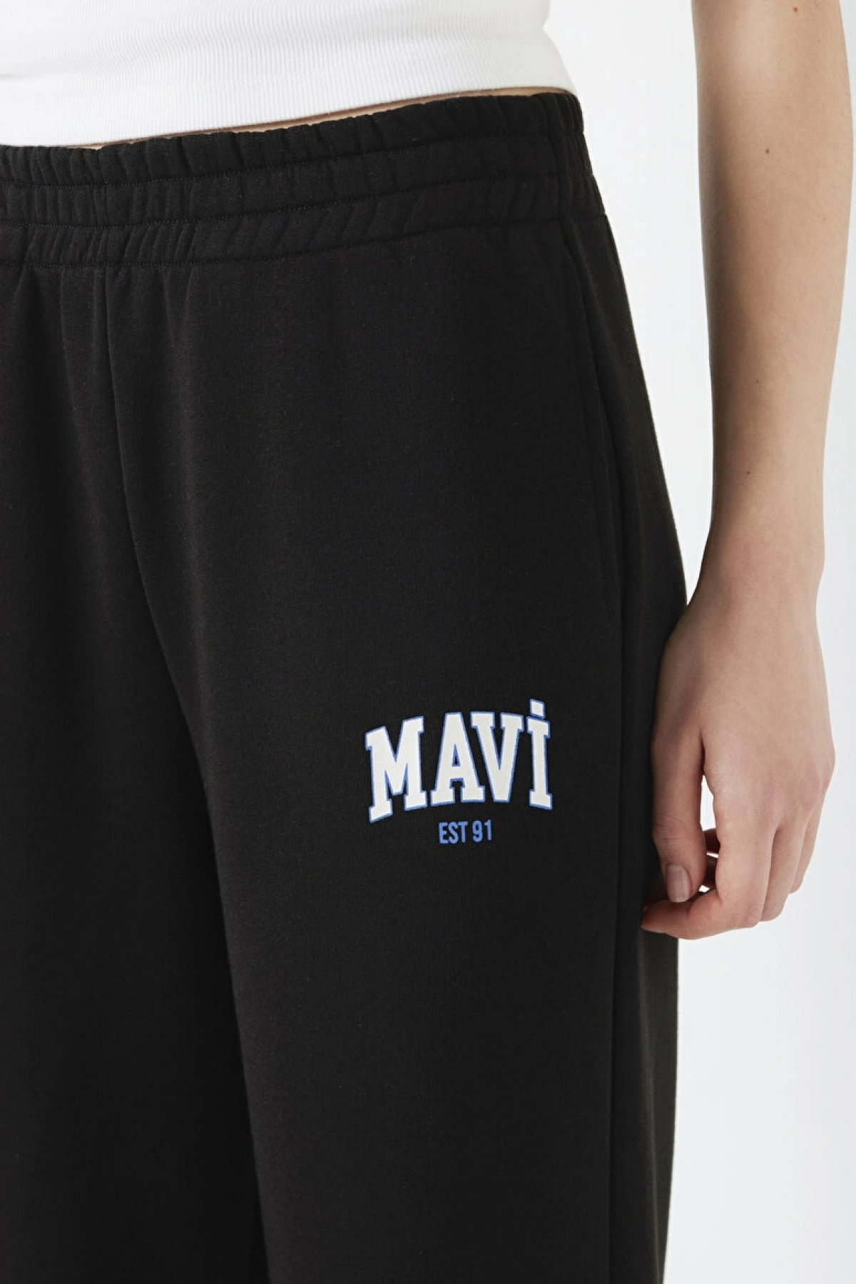 Mavi Logo Baskılı Siyah Eşofman Altı