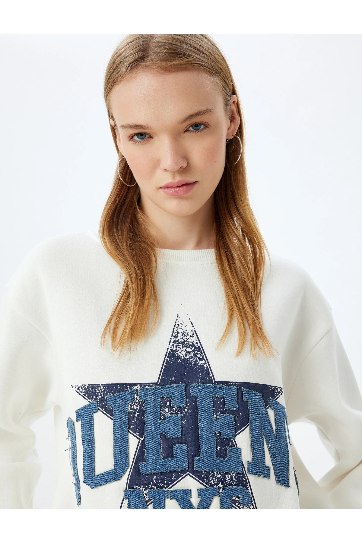 Oversize Sweatshirt Bisiklet Yaka Kolej İşlemeli Şardonlu