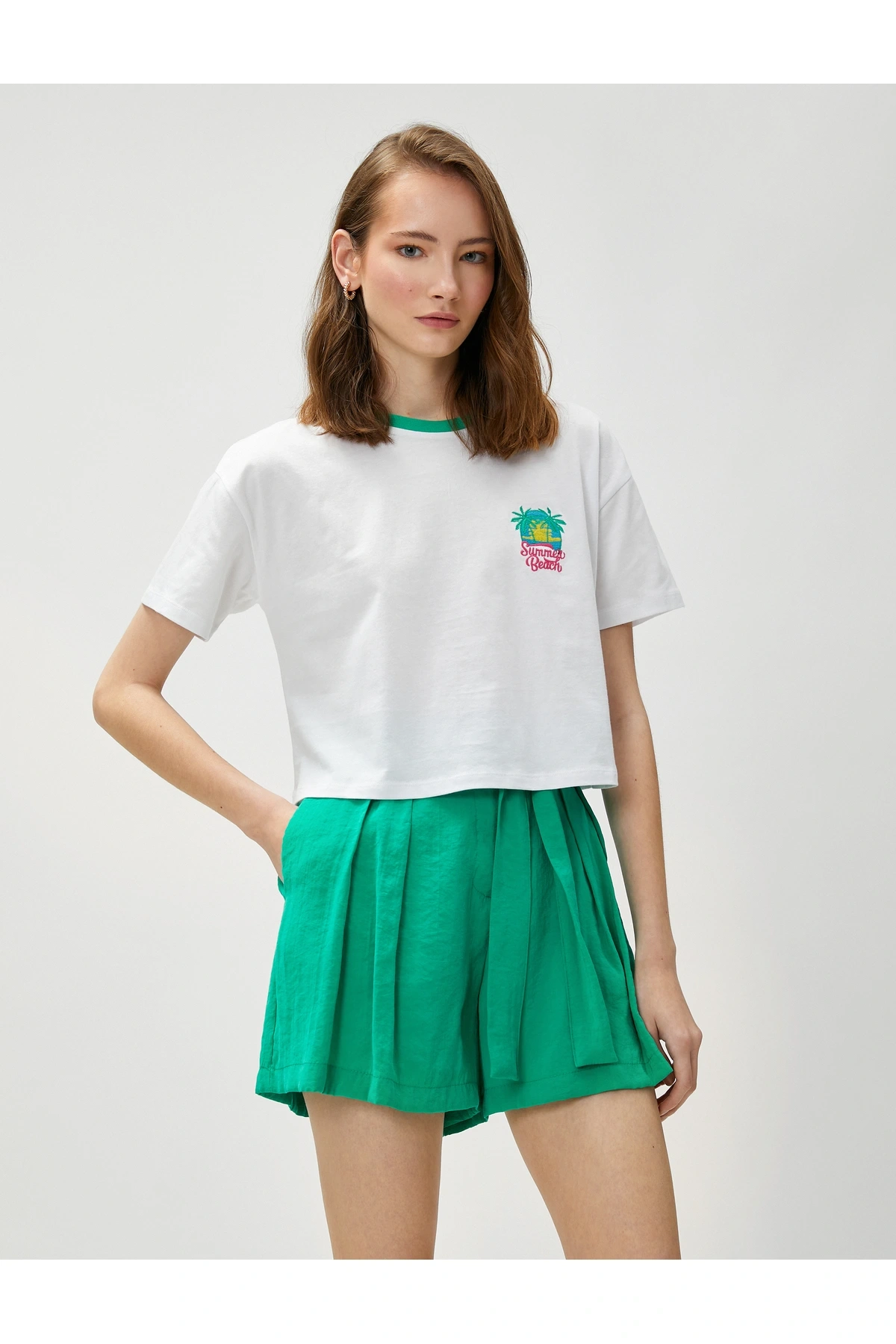 Palmiye Nakışlı Crop Tişört