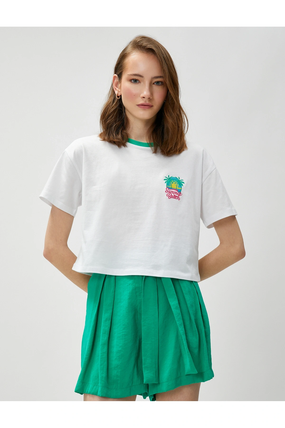 Palmiye Nakışlı Crop Tişört