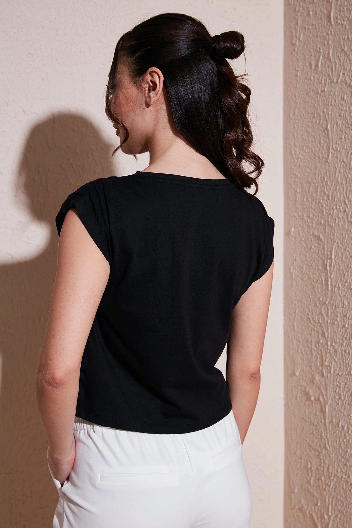 Pamuklu Regular Fit Omuz Büzgülü Bluz  BLUZ 24Y0794K1