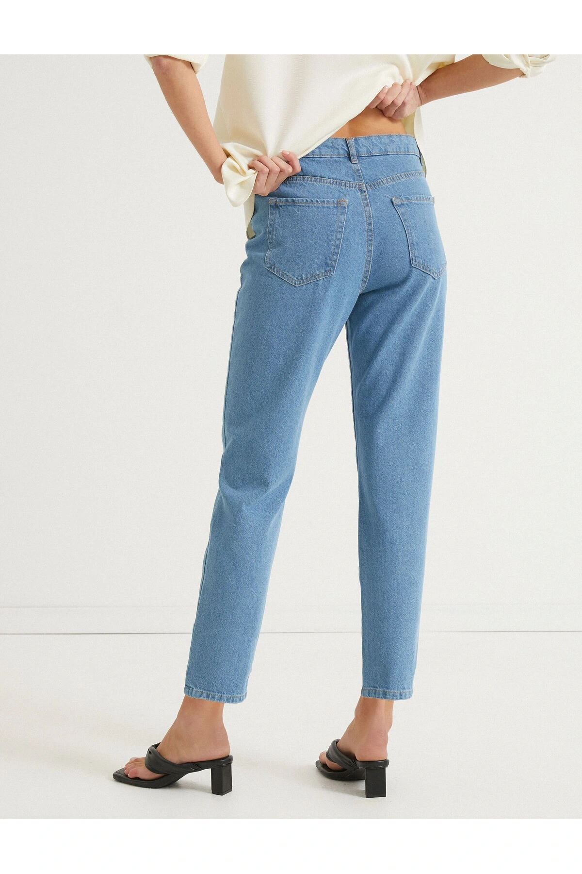 Pamuklu Yüksek Bel Mom Jean - Normal Bel Dar Kesim Dar Paça Pantolon