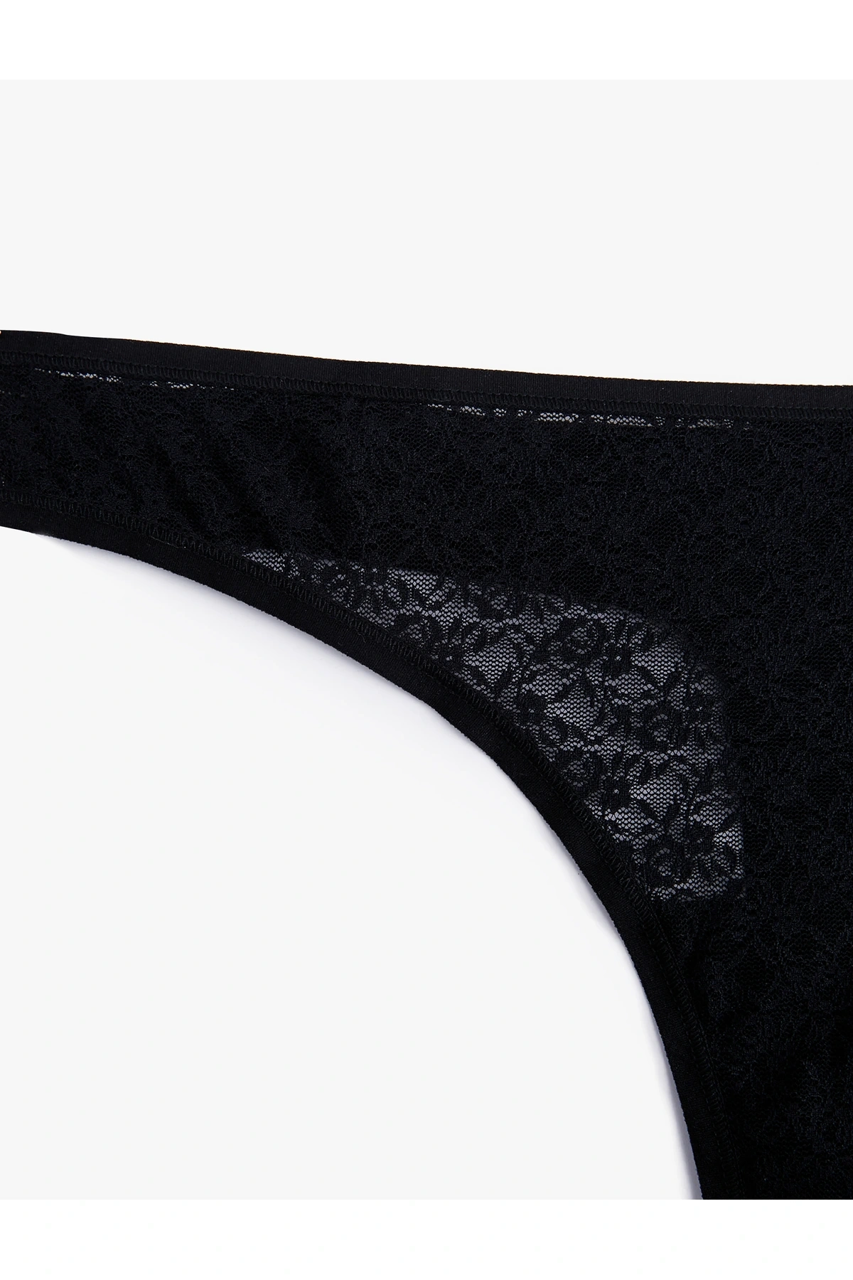 Rahat Kalıp Dantelli String Külot