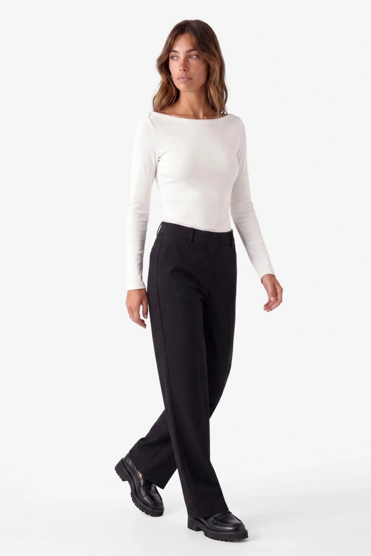 Slim Fit Pamuklu Kayık Yaka Uzun Kollu Basic Tişört
