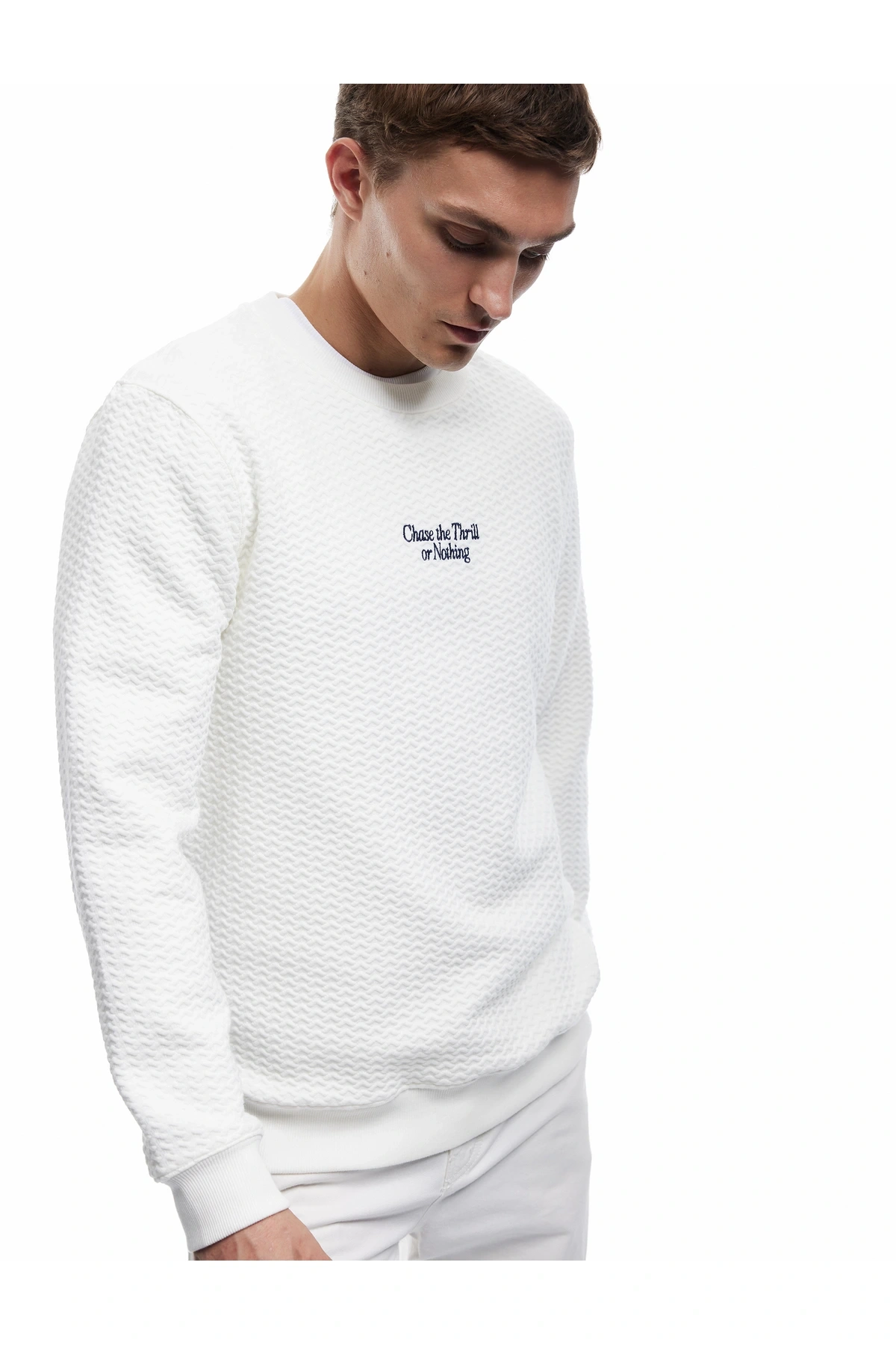 Uzun Kollu Bisiklet Yaka Dokulu İşlemeli Sweatshirt