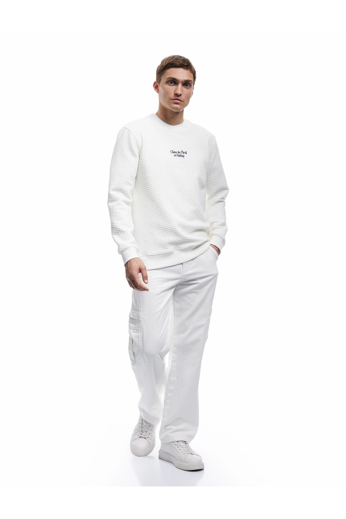 Uzun Kollu Bisiklet Yaka Dokulu İşlemeli Sweatshirt
