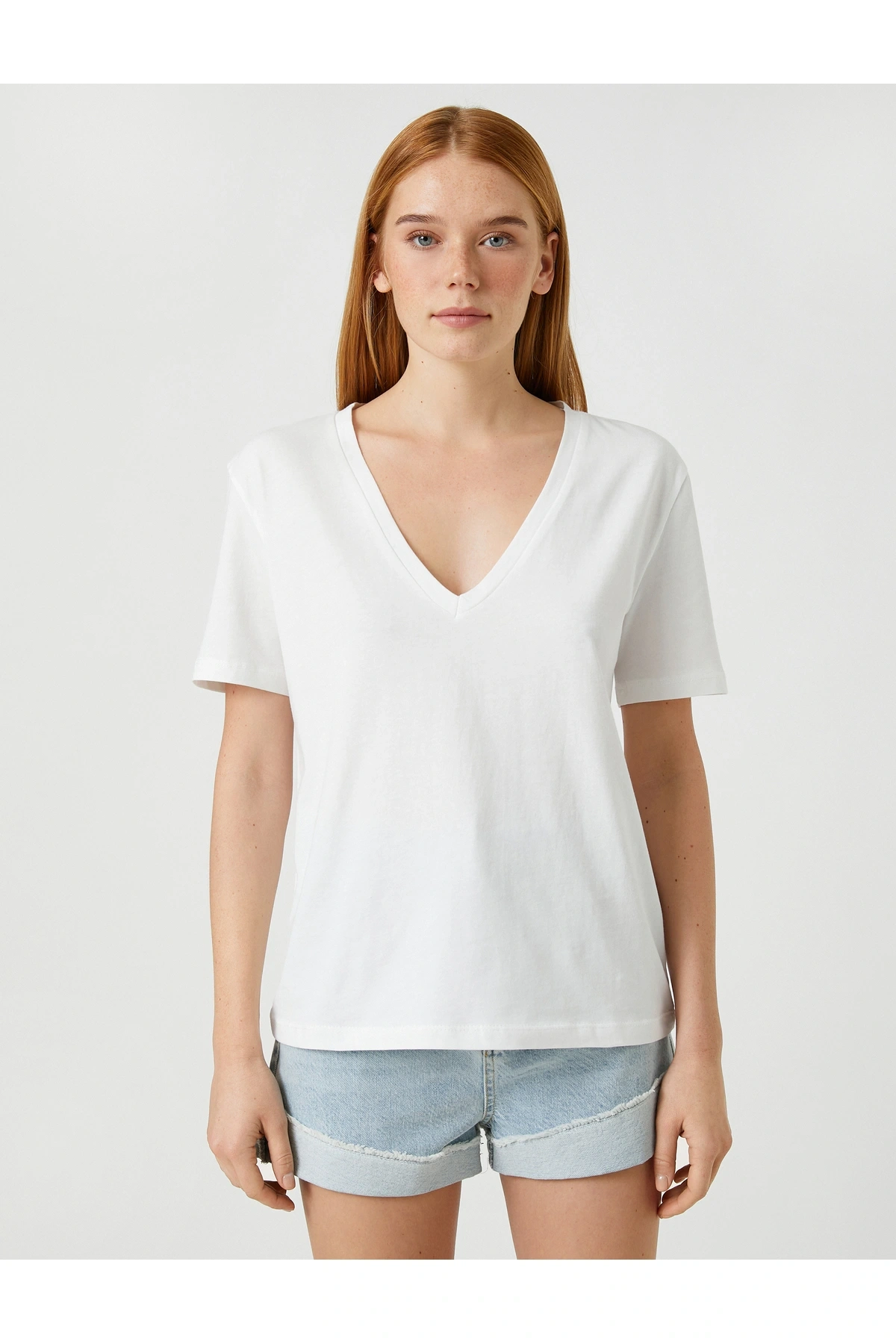 V Yaka Düz Beyaz Kadın T-shirt 3sak60002ek