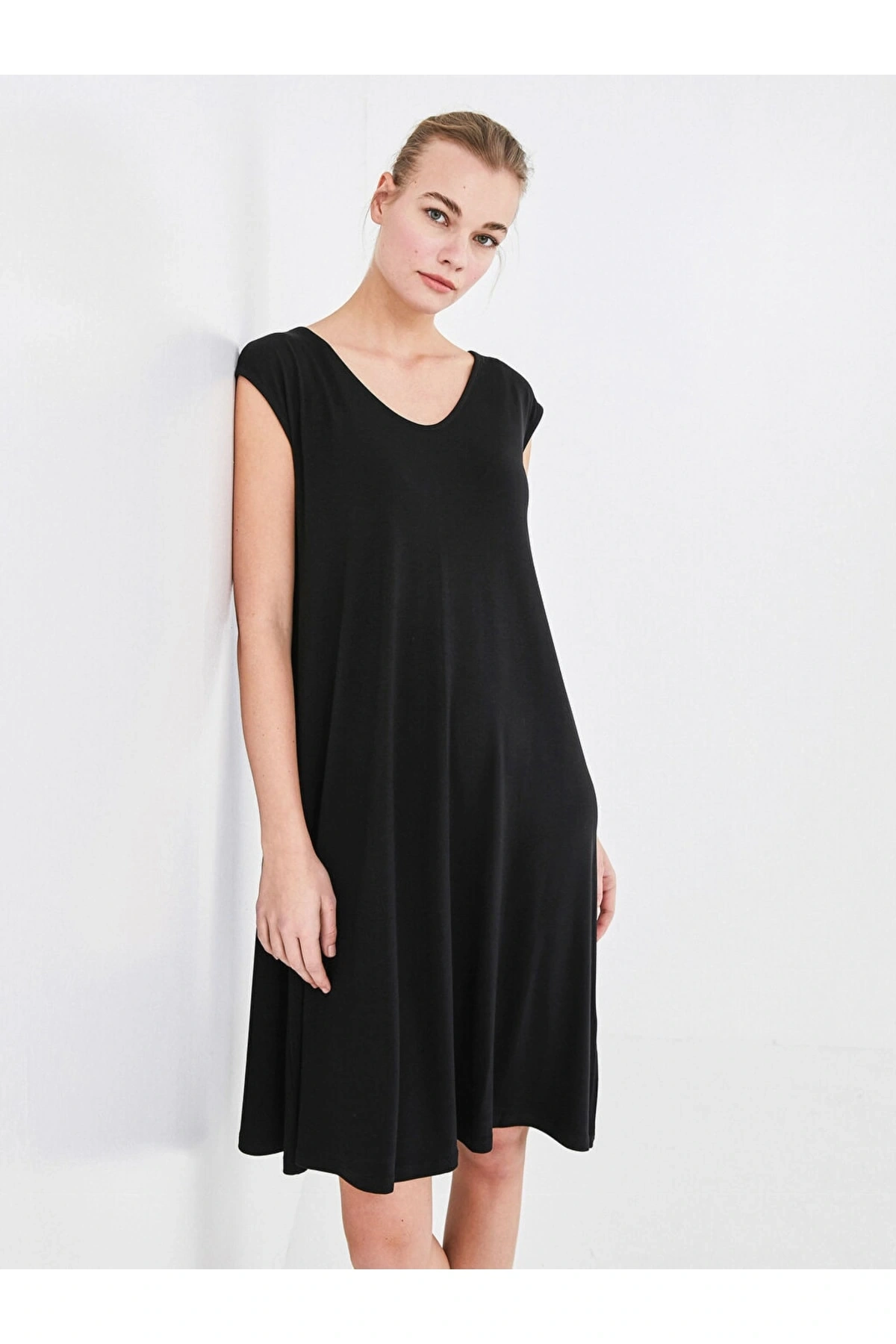 V Yaka Düz Kısa Kollu Viskon Kadın Elbise