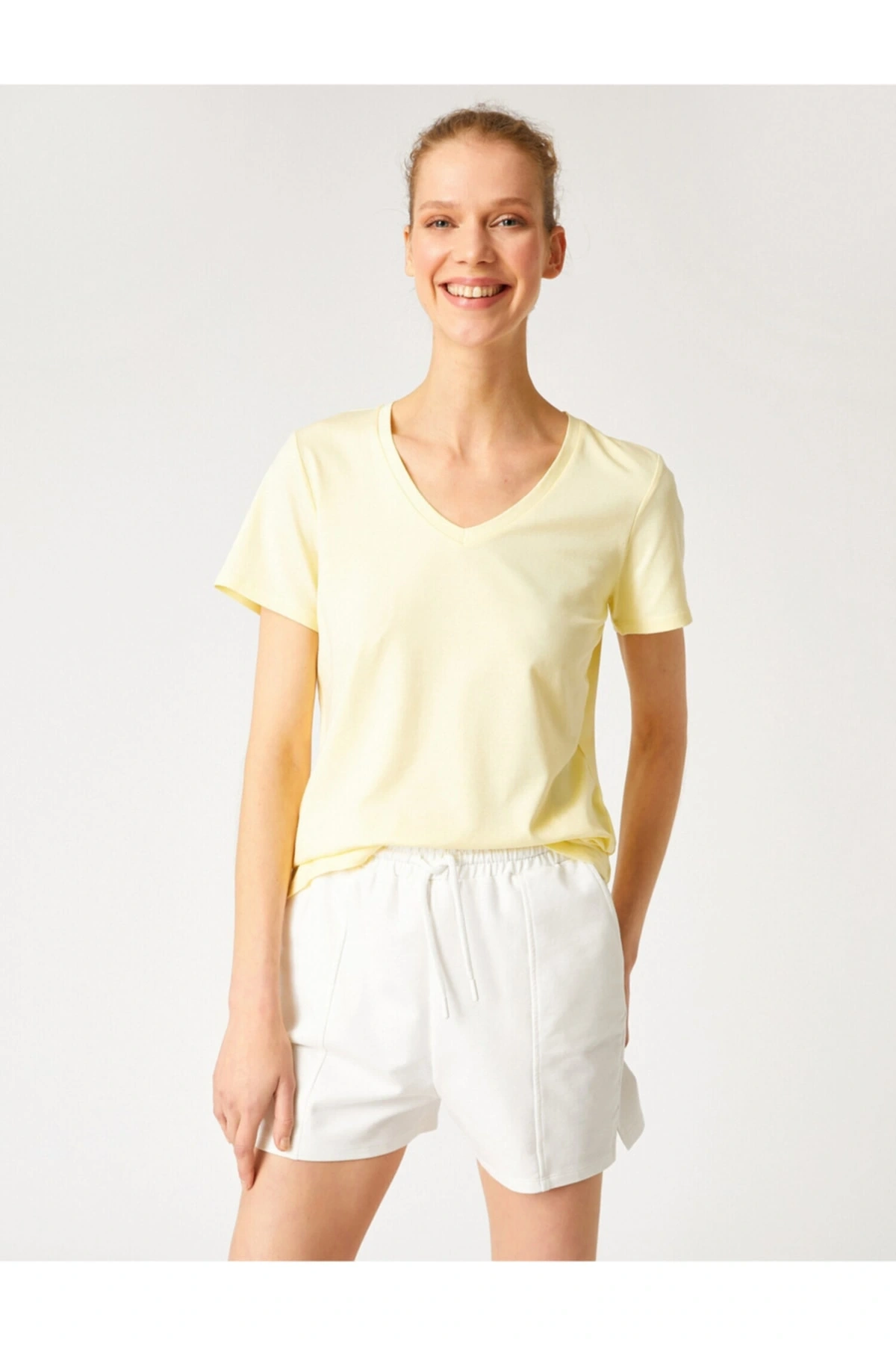 V Yaka Kısa Kollu Basic Tişört