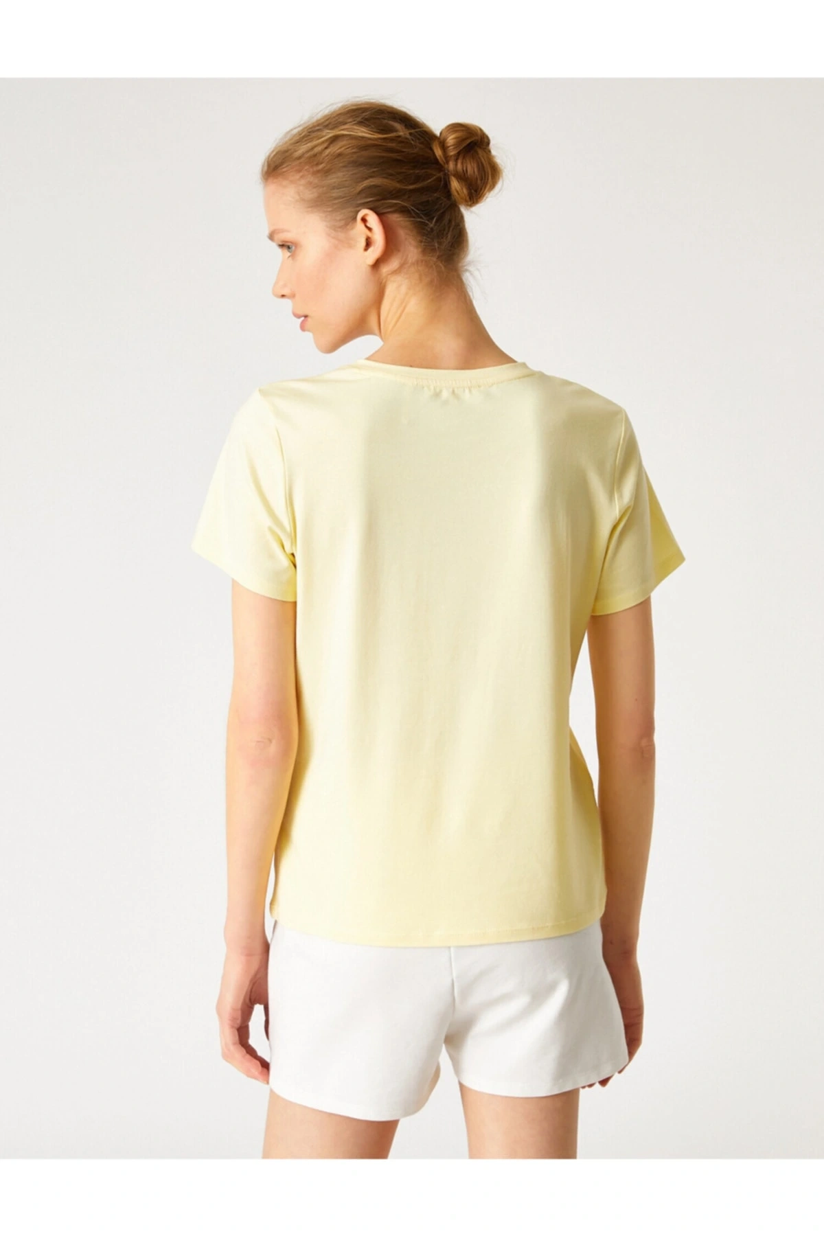 V Yaka Kısa Kollu Basic Tişört
