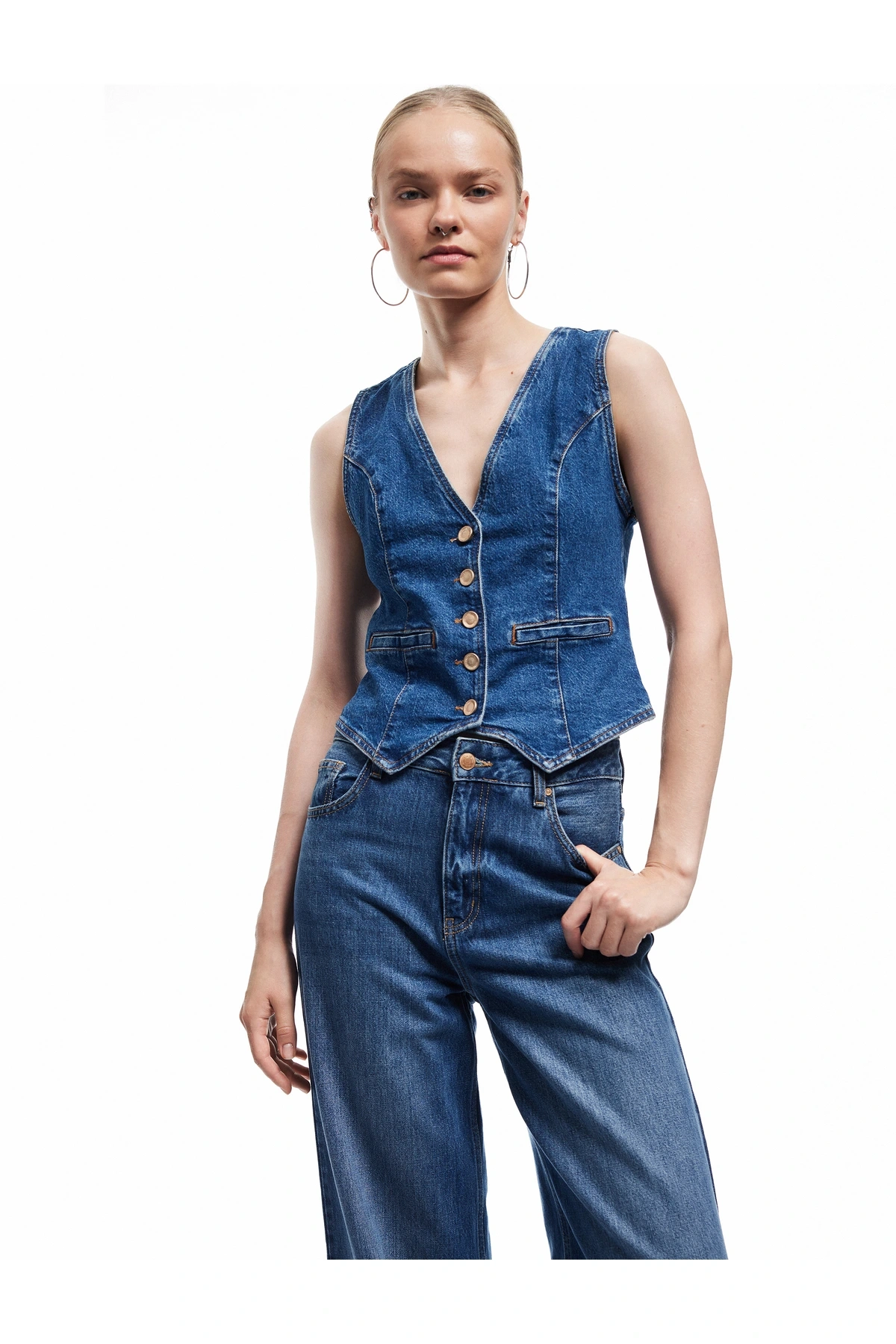 V Yaka Kolsuz Düğmeli Cep Detaylı Denim Yelek