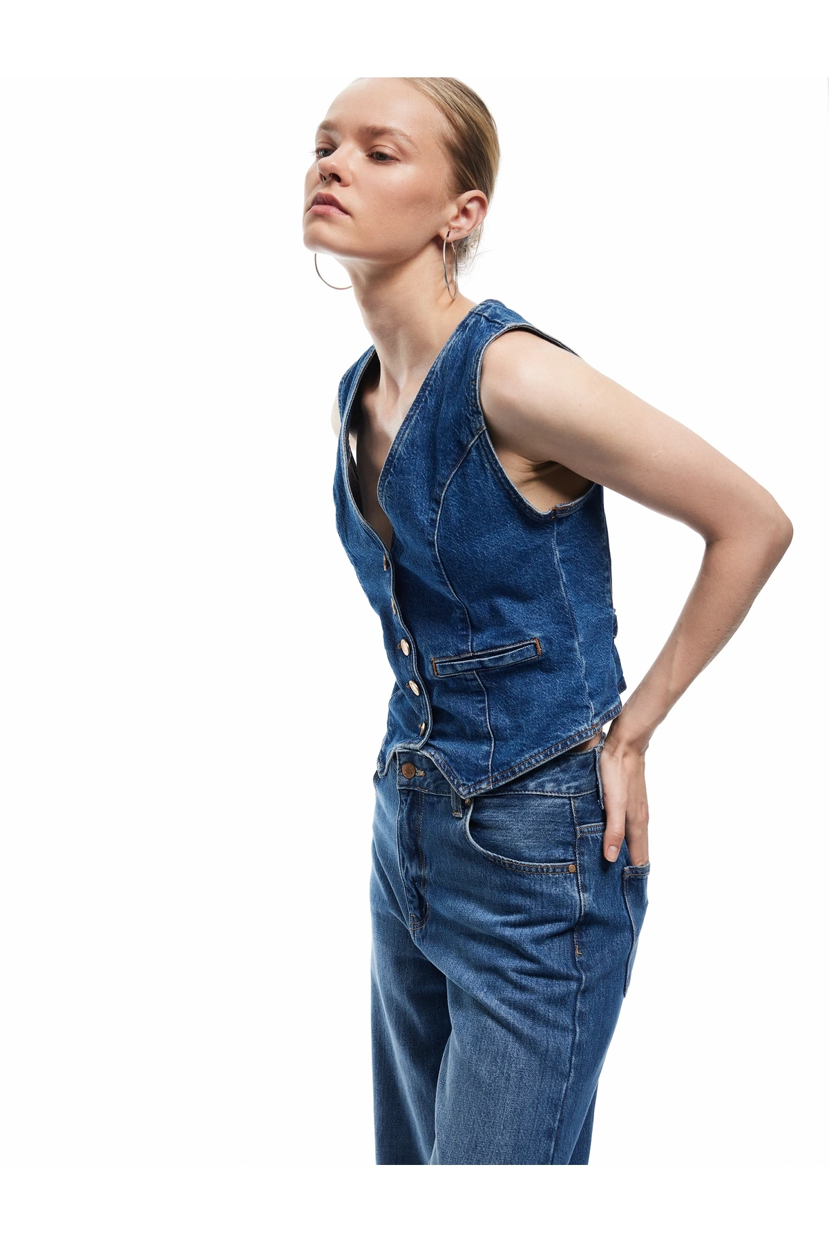 V Yaka Kolsuz Düğmeli Cep Detaylı Denim Yelek