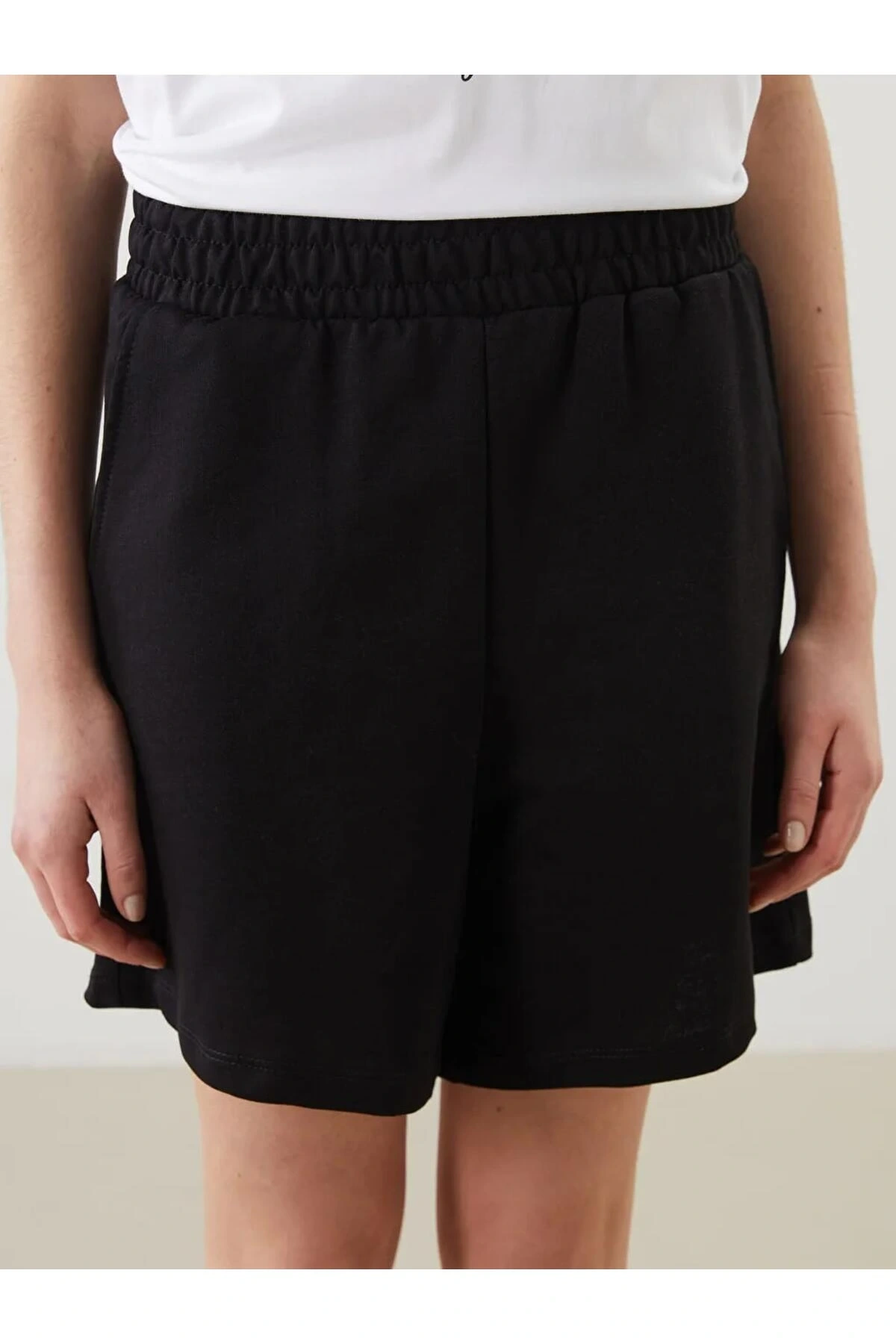XSIDE Siyah Beli Lastikli Kadın Şort