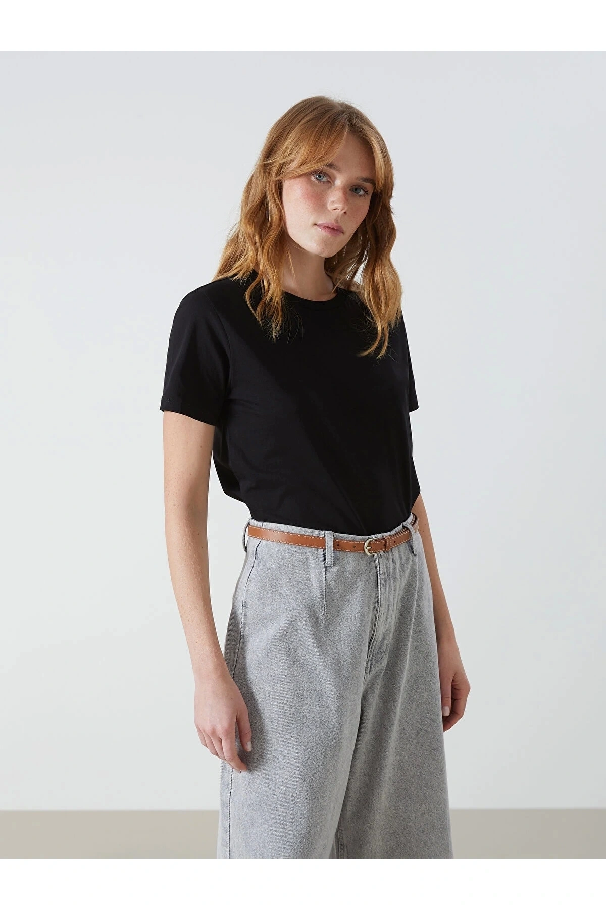 XSIDE Siyah Bisiklet Yaka Kadın Tişört