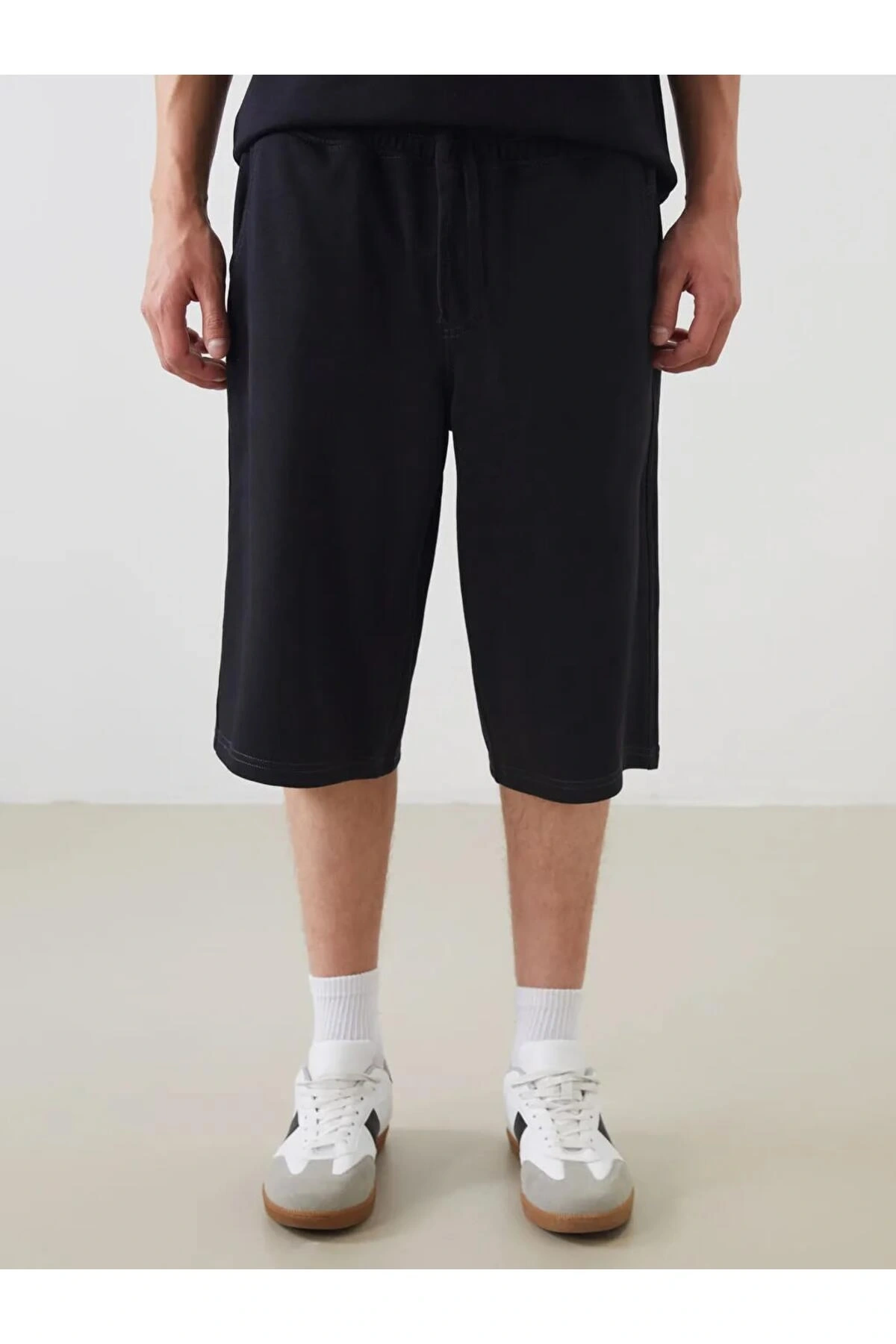 XSIDE Siyah Rahat Kalıp Erkek Şort