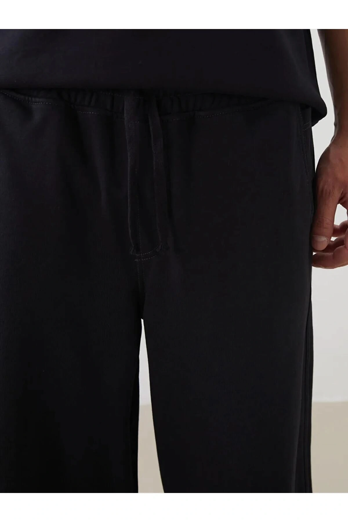 XSIDE Siyah Rahat Kalıp Erkek Şort