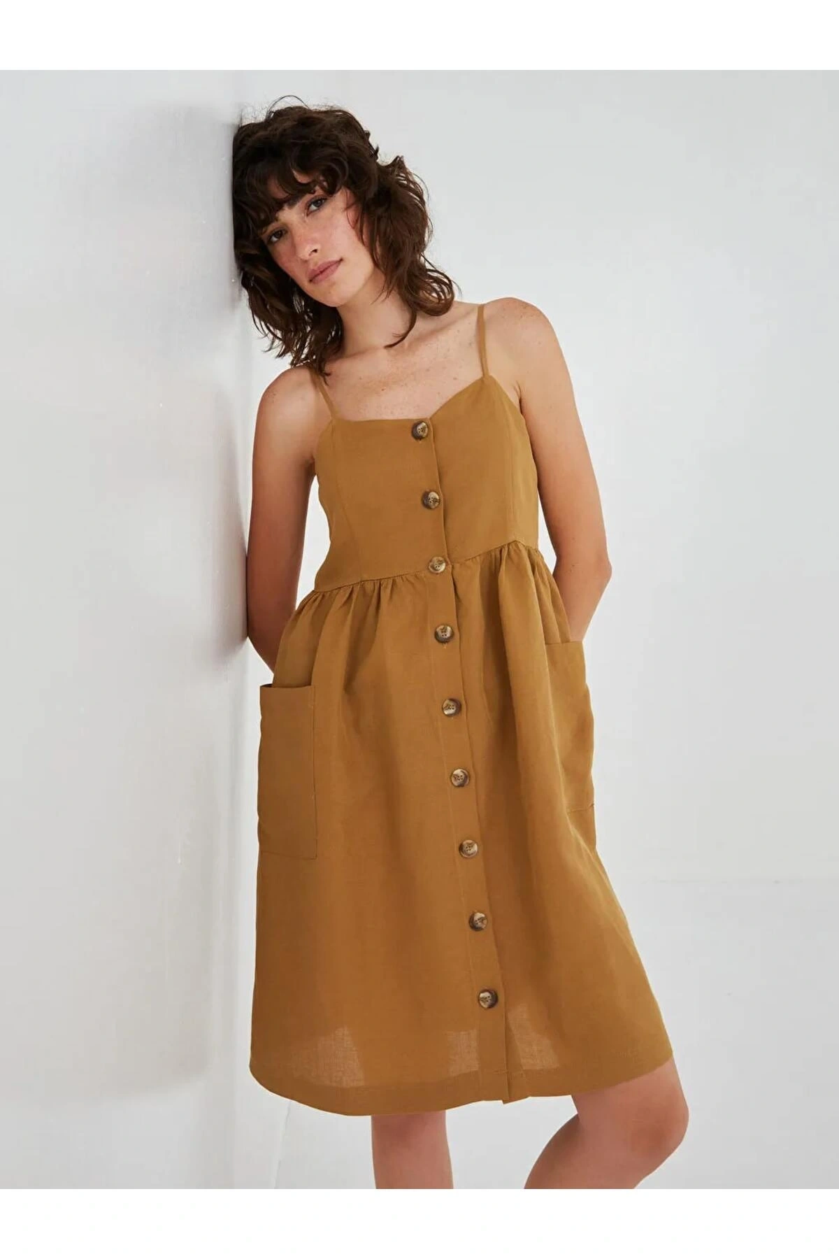 XSIDEBej Askılı Cep Detaylı Önden Düğmeli Kadın Elbise