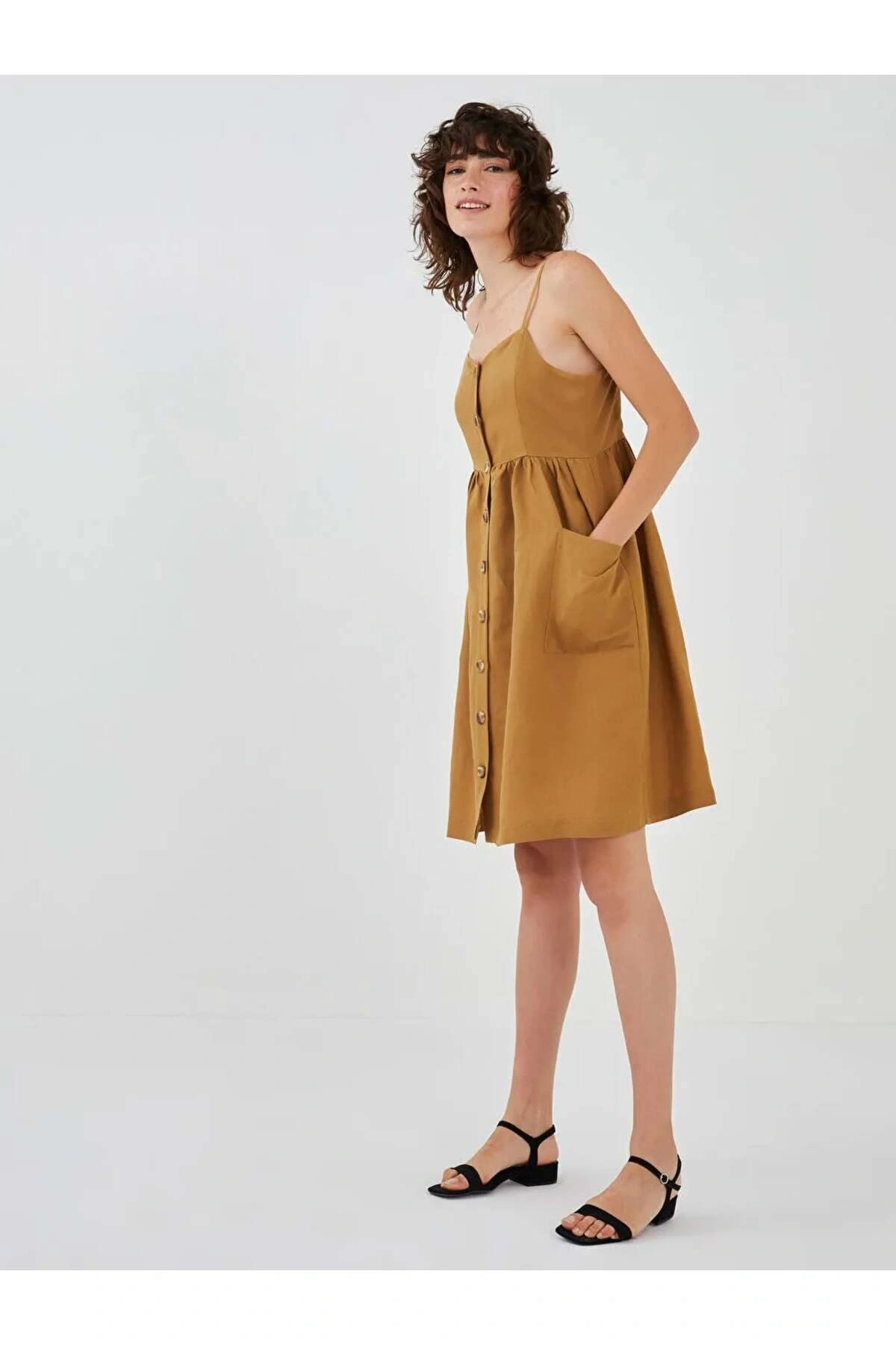 XSIDEBej Askılı Cep Detaylı Önden Düğmeli Kadın Elbise