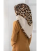 Vissona %100 Twill İpek Leopar Desenli Krem Renkli 90x90 Eşarp Dikim Şekli : El Dikişi