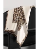 Vissona %100 Twill İpek Leopar Desenli Krem Renkli 90x90 Eşarp Dikim Şekli : El Dikişi