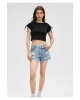 Mavi Omuz Detaylı Crop Siyah Tişört Slim Fit / Dar Kesim