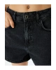 Mini Düğmeli Cepli Rahat Kesim Denim Şort