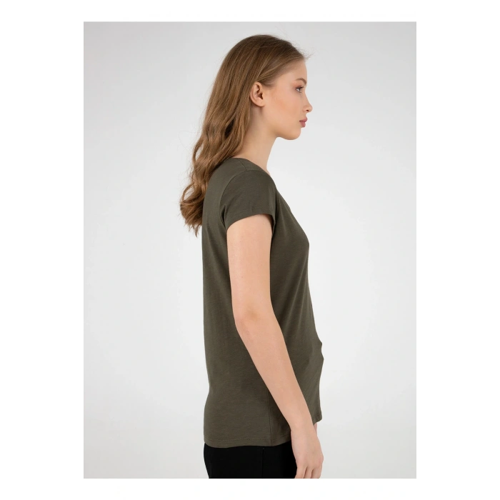 22y0147k1 V Yaka Kısa Kollu Normal Kalıp Düz Haki Kadın T-shirt