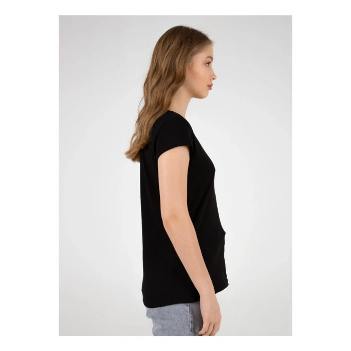 22y0147k1 Siyah Kadın T-shirt