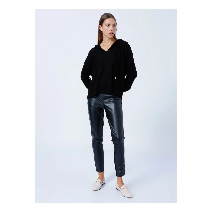 Kapüşon Yaka Düz Siyah Kadın Kazak 22k0267k1