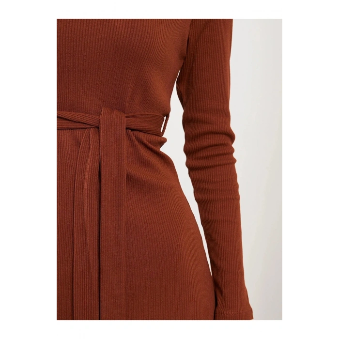 Modest Dik Yaka Düz Uzun Kollu Kadın Elbise