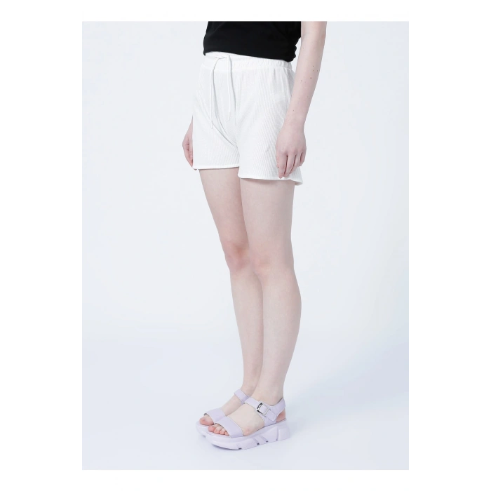 22y0657k1 Lastikli Rahat Petek Desenli Ekru Kadın Şort