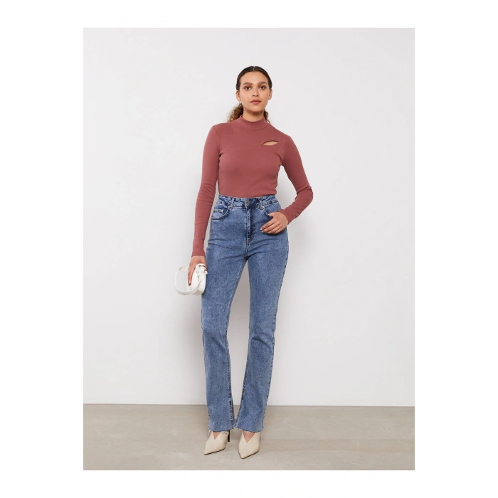 Dik Yaka Düz Uzun Kollu Kadın Tişört