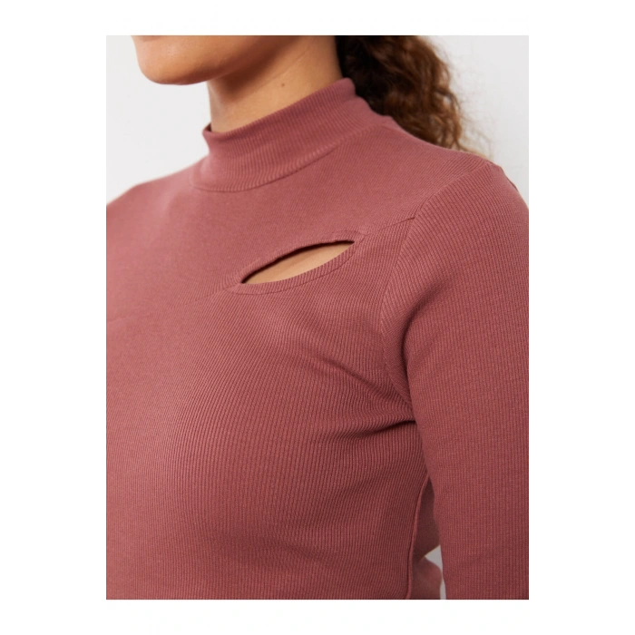 Dik Yaka Düz Uzun Kollu Kadın Tişört