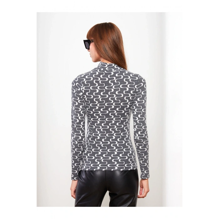 Dik Yaka Desenli Uzun Kollu Kadın Tişört