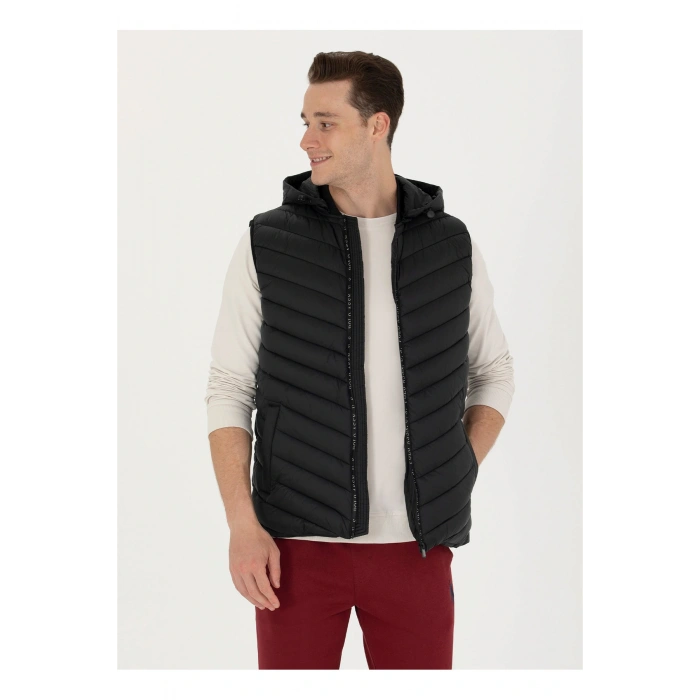 U.S. Polo Assn. Siyah Erkek Yelek JACO23K