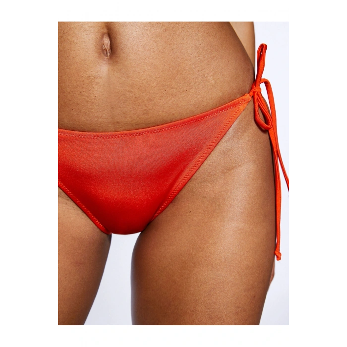 Basic Bikini Altı Yanları Bağlama Detaylı