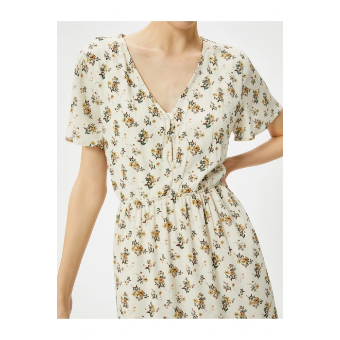 Çiçekli Midi Elbise Asimetrik Kesim Fırfırlı Kısa Kollu V Yaka Düğmeli Astarlı
