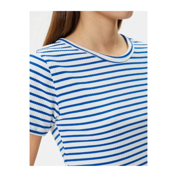 Crop Tişört Slim Fit Ribanalı Kısa Kollu Bisiklet Yaka