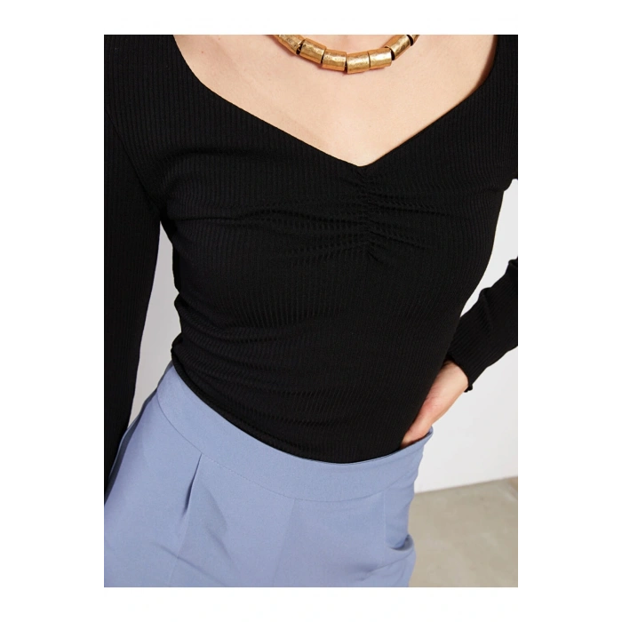 V Yaka Düz Uzun Kollu Kadın Tişört